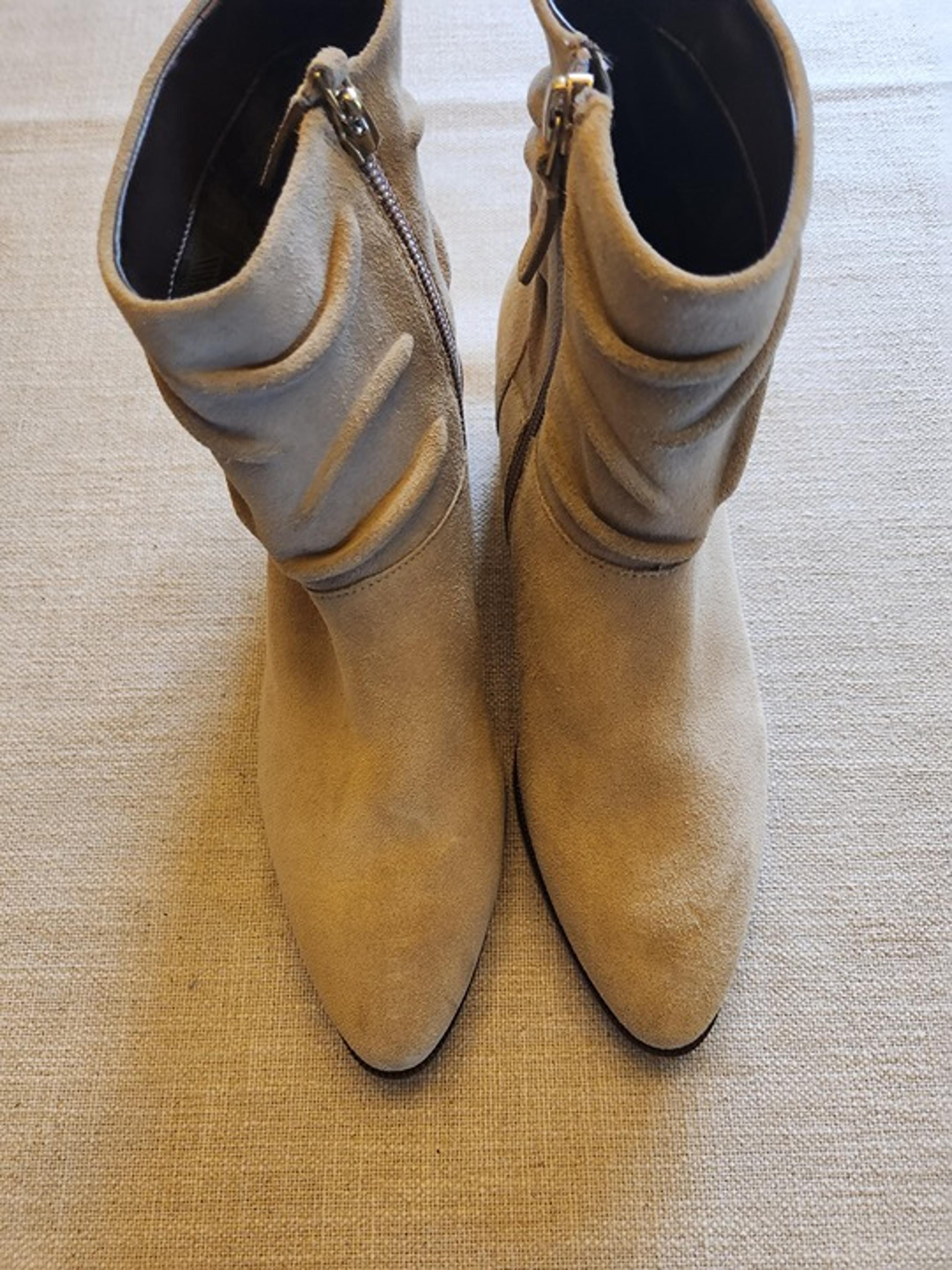 NWOB Cole Haan Women's Suede Tan Ankle Boots Sz 6.5.