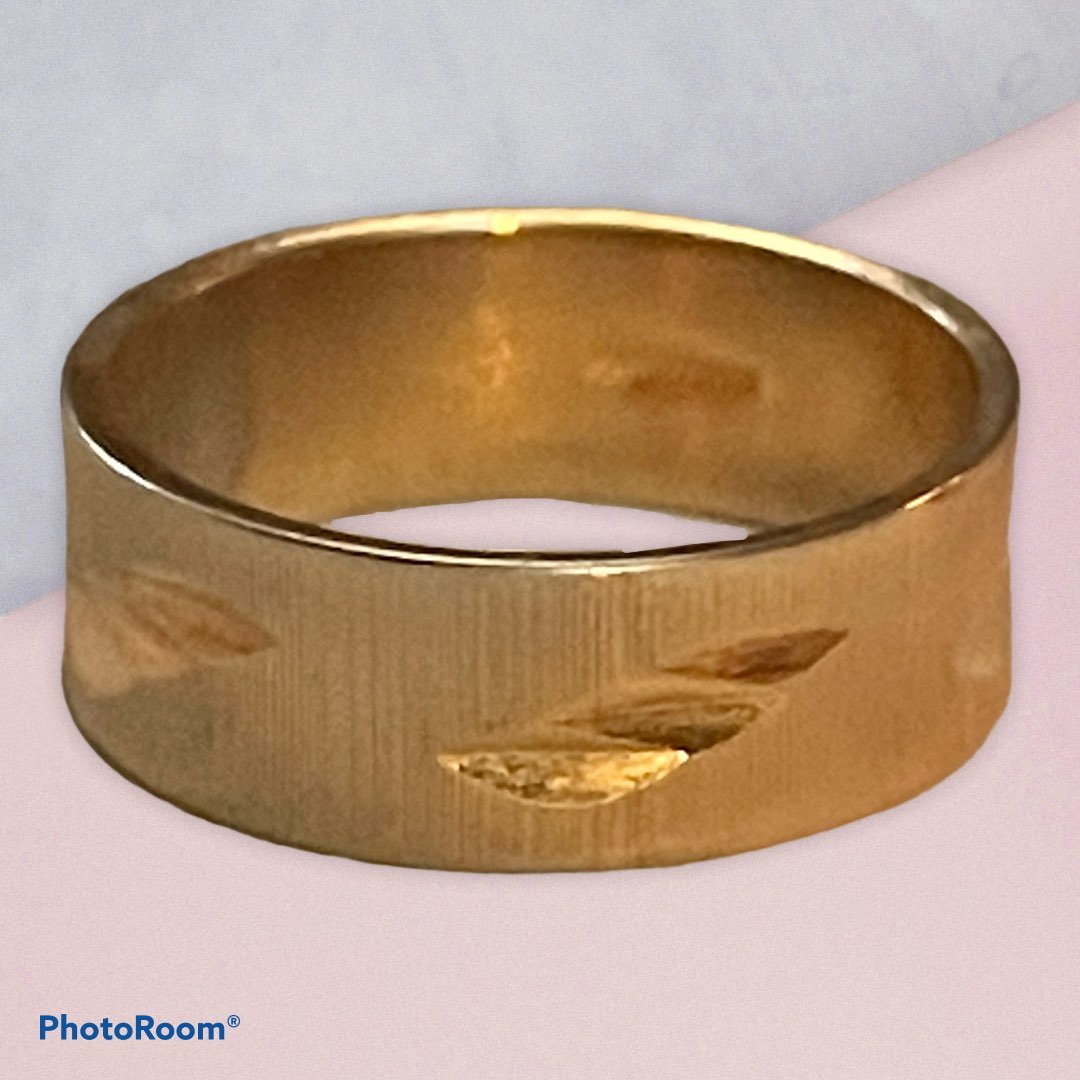 Vintage diamond cut mens wedding band