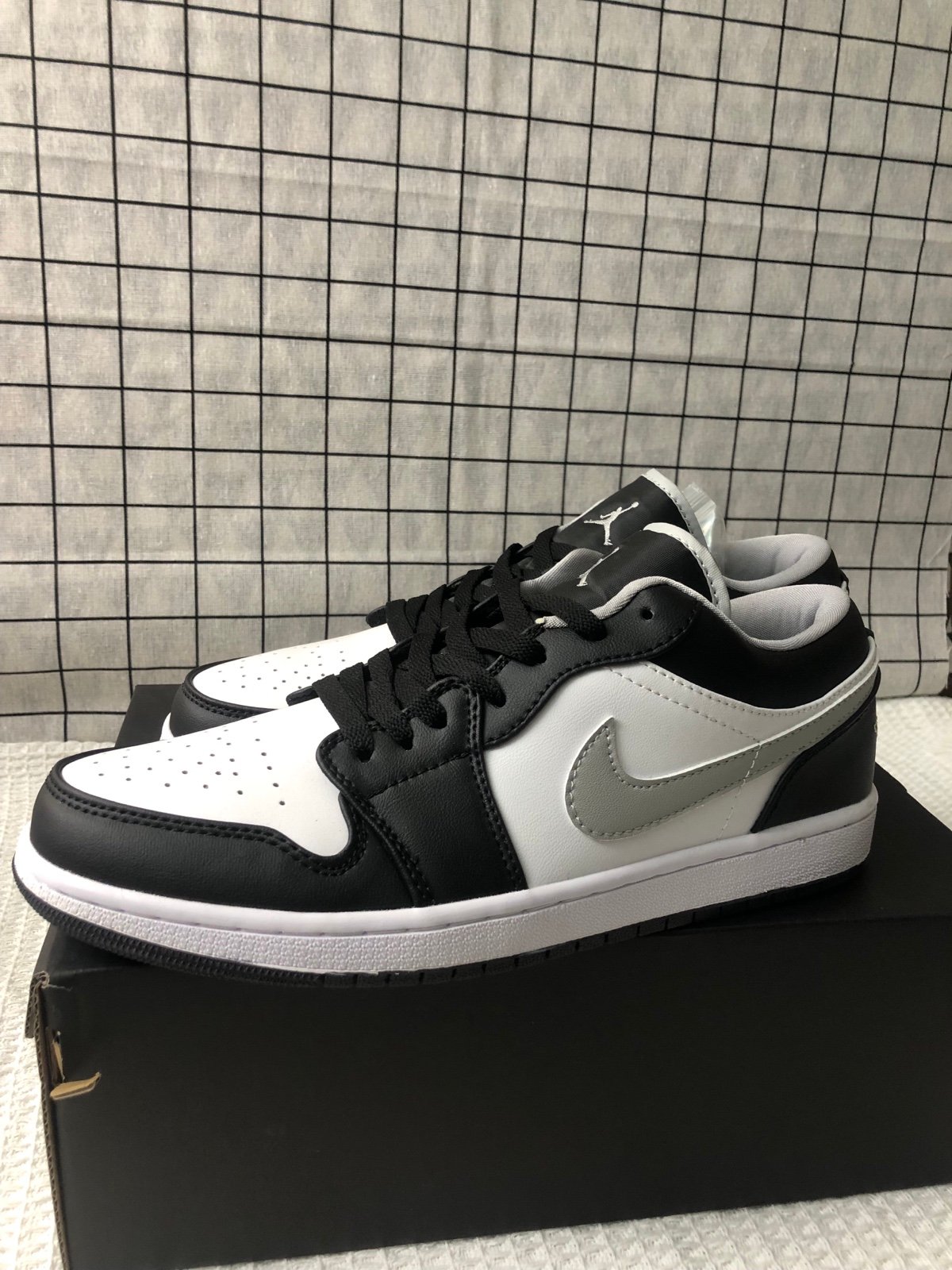 Jordan 1s low size 10.5
