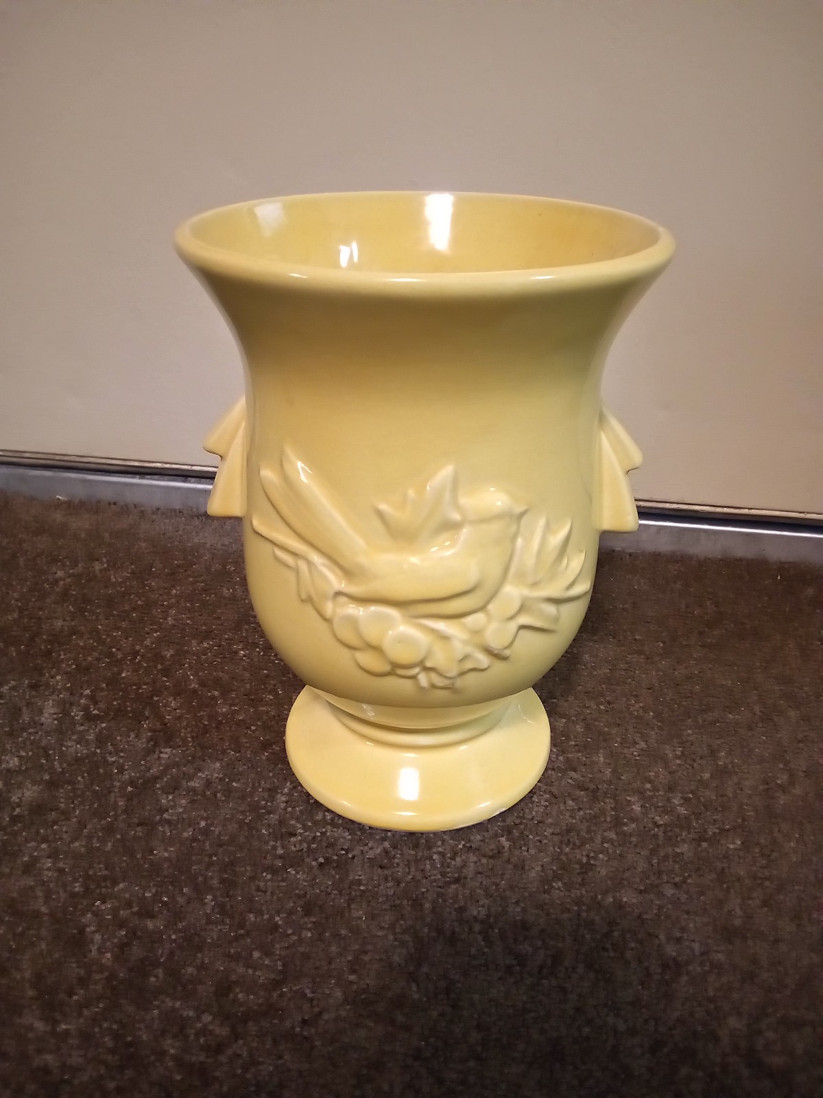Vintage McCoy Pottery Large Yellow Urn Vase Bird (Cardinal) & Holly