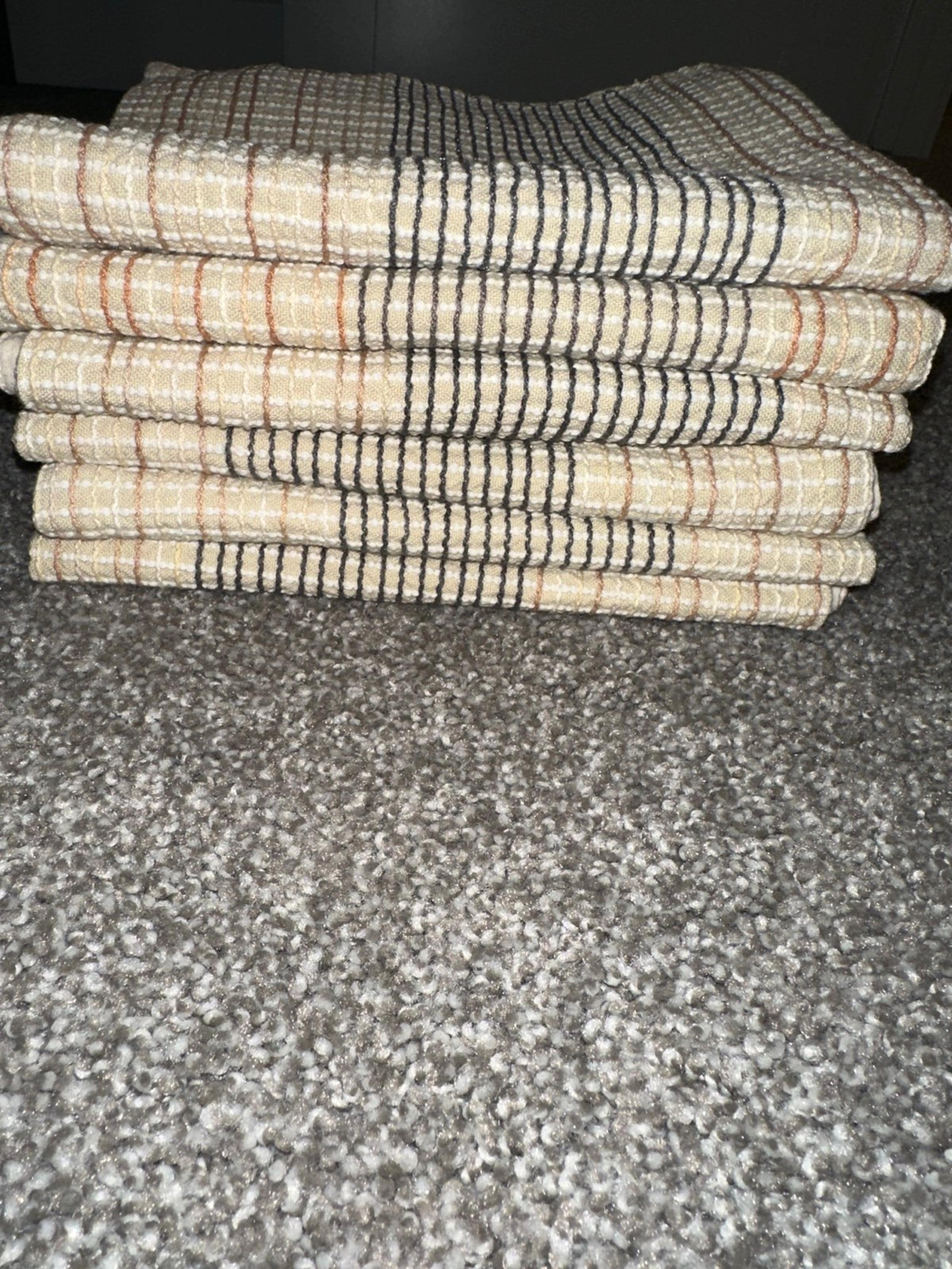Set of 6 Crate and Barrel grid placemat