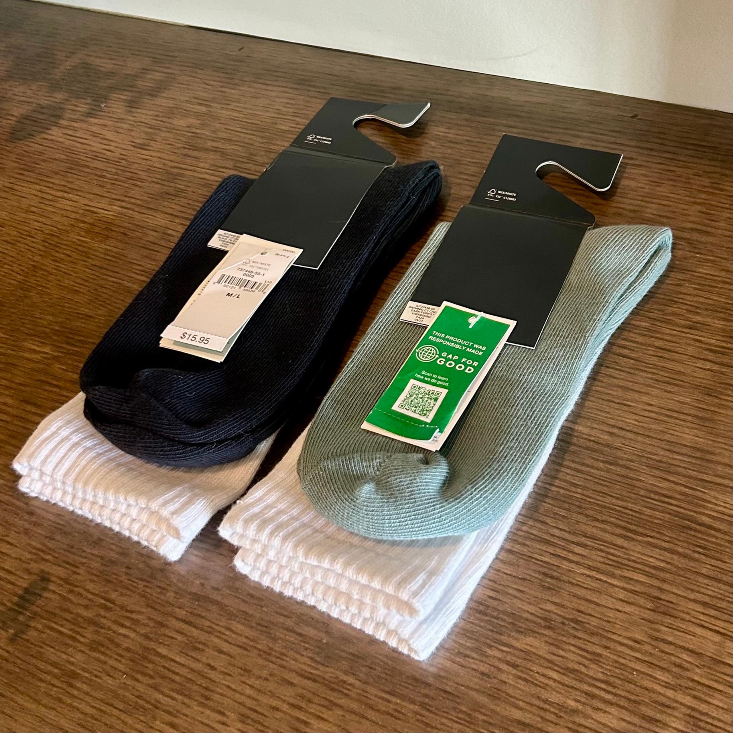 2 pairs of crew socks