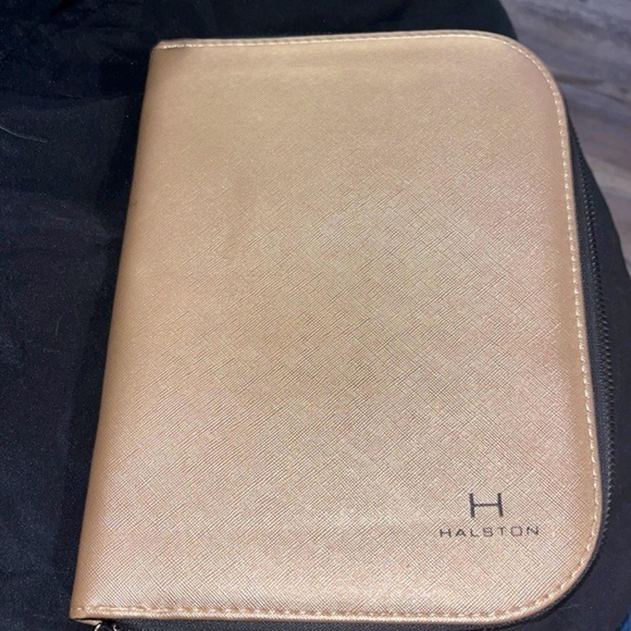 EUC Halston Vegan Leather Jewelry Travel Case in Rose Gold - H by Halston