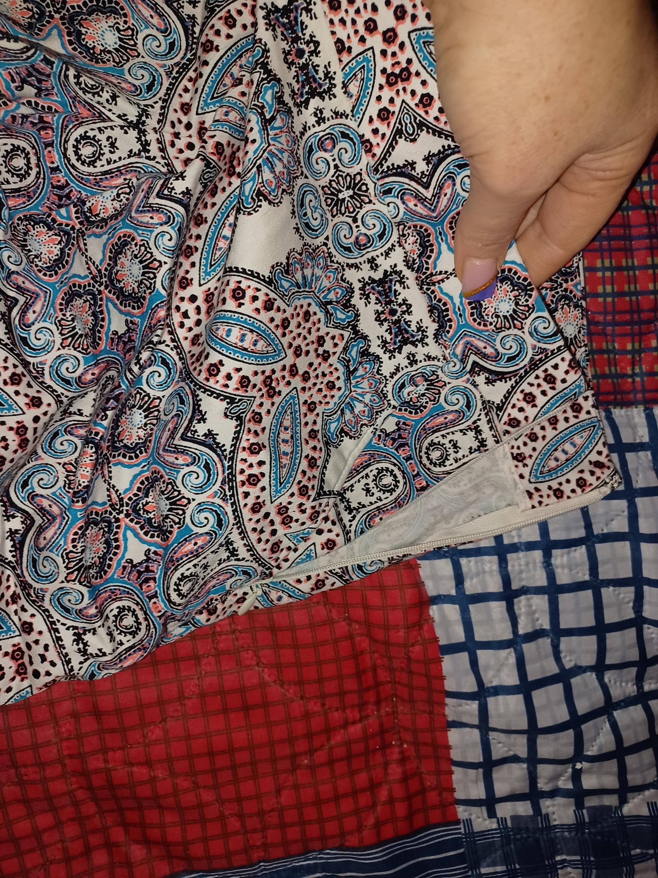 EXPRESS PAISLEY SHORTS with side zip
