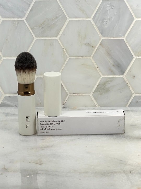 LILAH B. Retractable Foundation Brush #1
