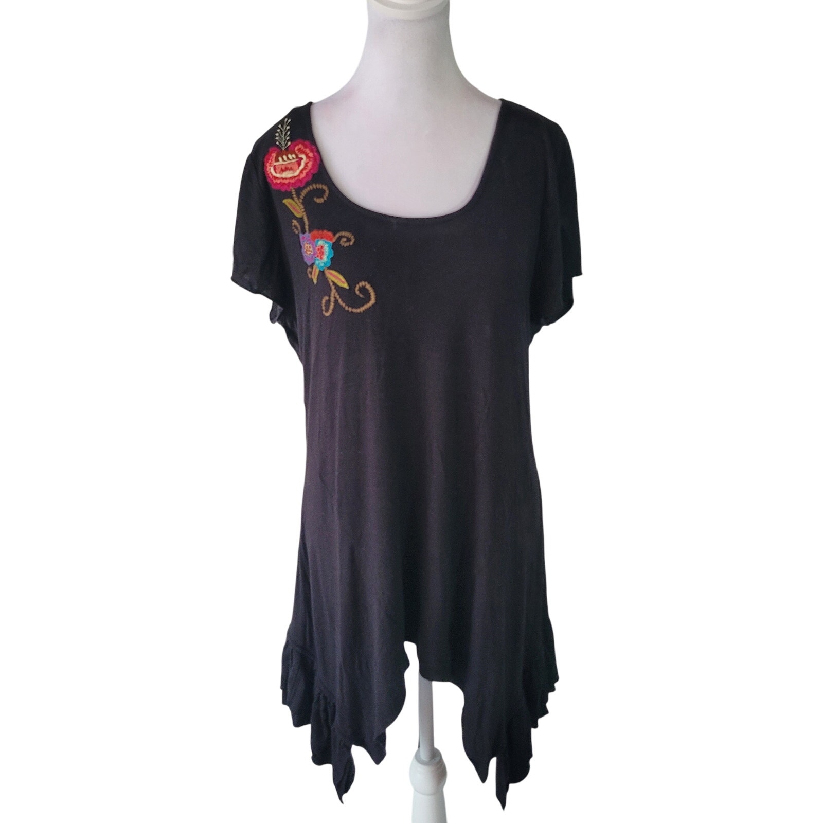 Caite Size XL Embroidered Tunic Black Floral 3/4 Sleeve Asymmetrical Hem