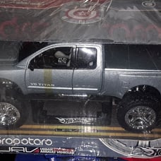 1/18 Nissan Titan Urban Assault 4X4