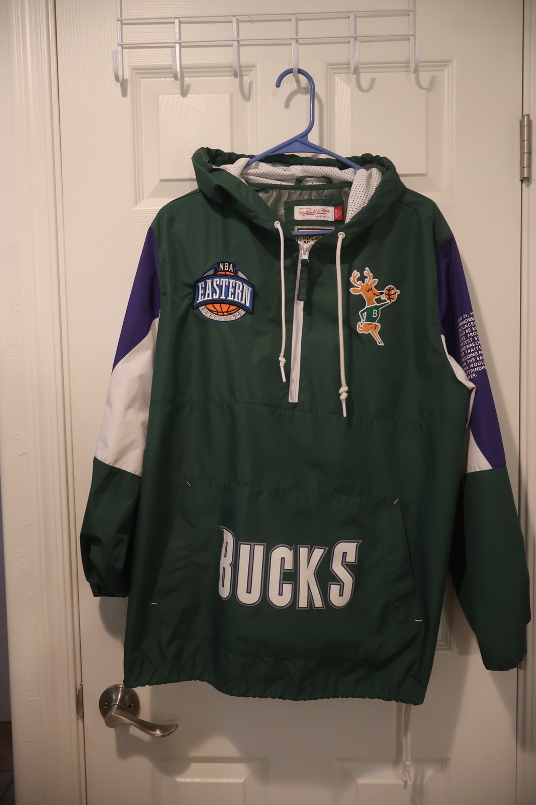 Mitchell & Ness Milwaukee Bucks Windbreaker Size M