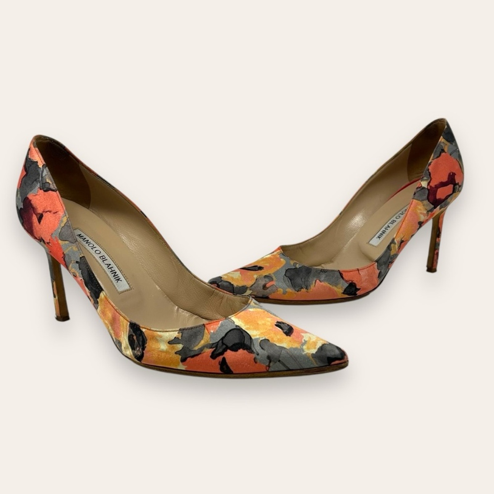 Manolo Blahnik BB Floral Satin Coral Anthracite Pointed Toe Pumps 38.5 Women’s