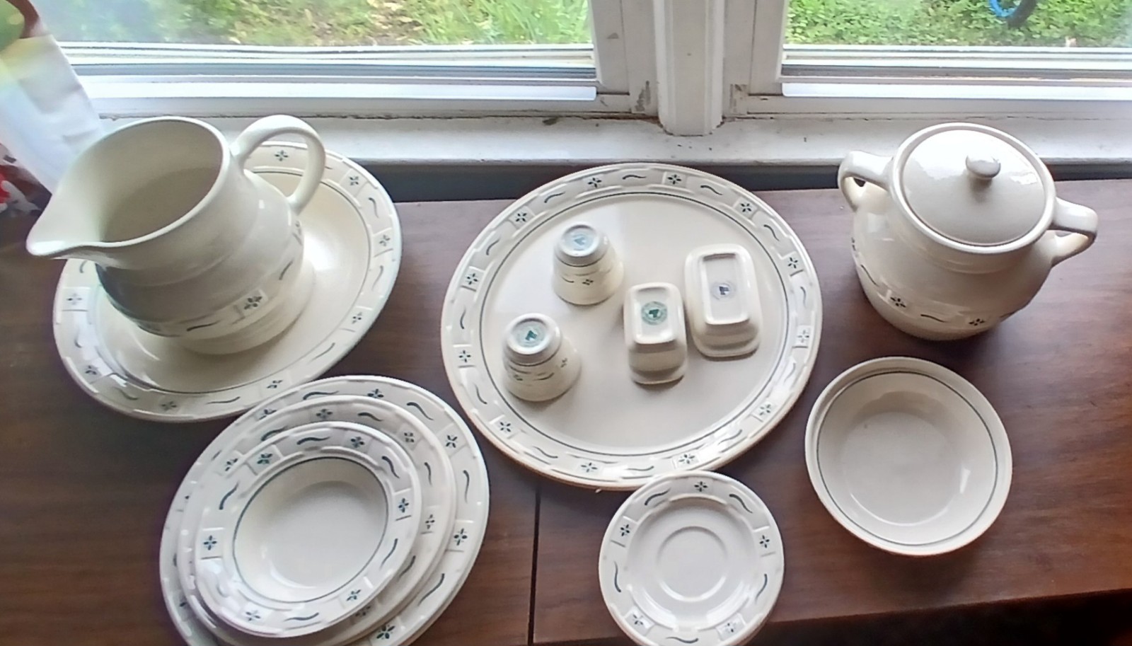 Longaberger pottery Lot of 18 - 17 pc Traditional Green Woven , 1 Collectors Edi