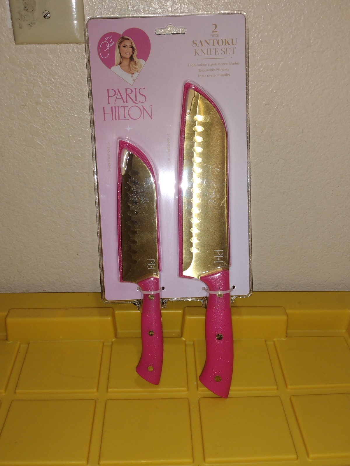 PARIS HILTON 2 PIECE SANTOKU KNIFE SET PARIS HILTON KNIFE SET HOT PINK & GOLD