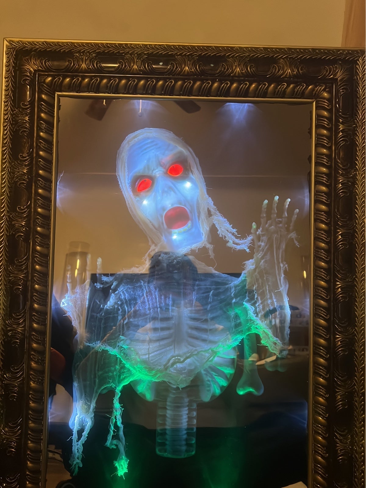 Spirit Halloween haunted mirror ghost animated animatronic rare Htf