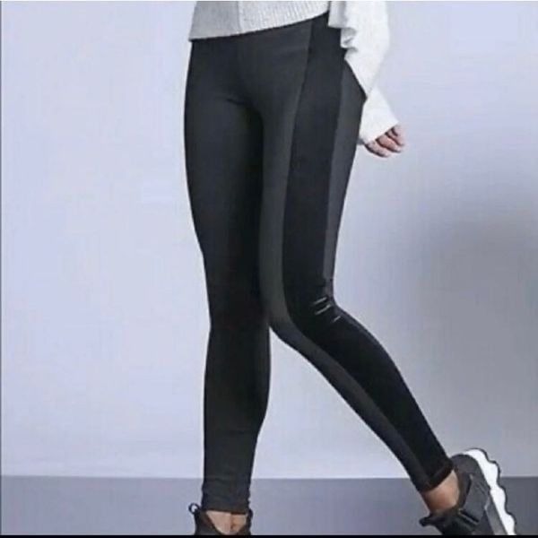 NWT Athleta Metro Velvet Tux Leggings Mid WaistBlack Stripe Gym Fitness Yoga XS