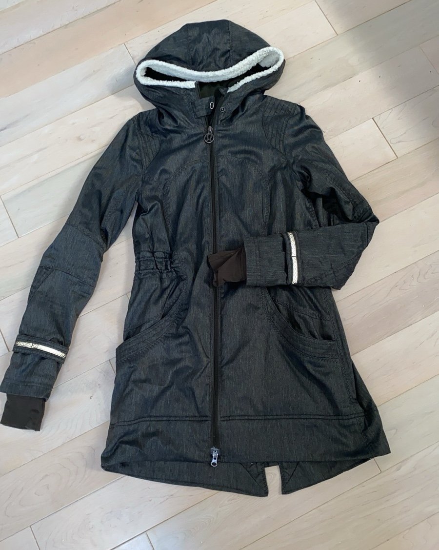 Lululemon Apres Run anorak parka soft shell jacket