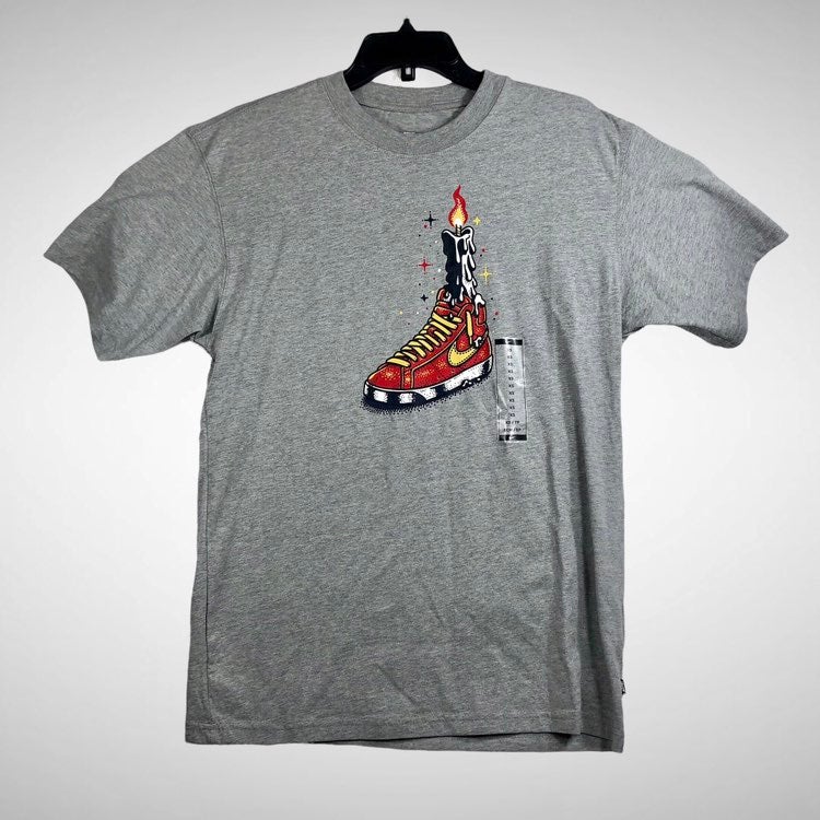 Nike SB Waxed Skate Sneaker W/Candle T-shirt Grey Men’s XS.