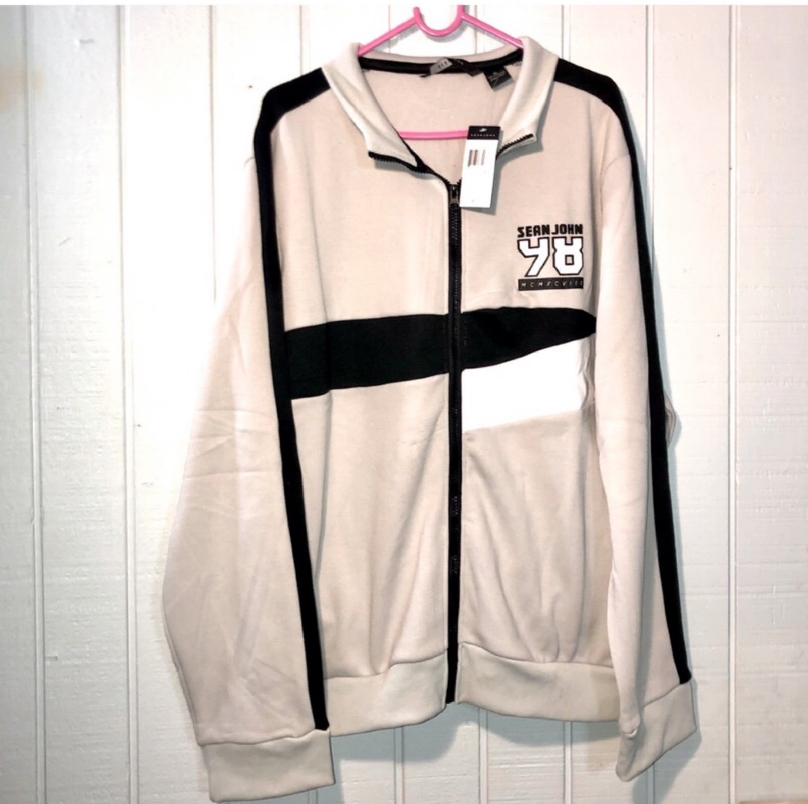90s streetwear deadstock fashion. Oversized hoodies