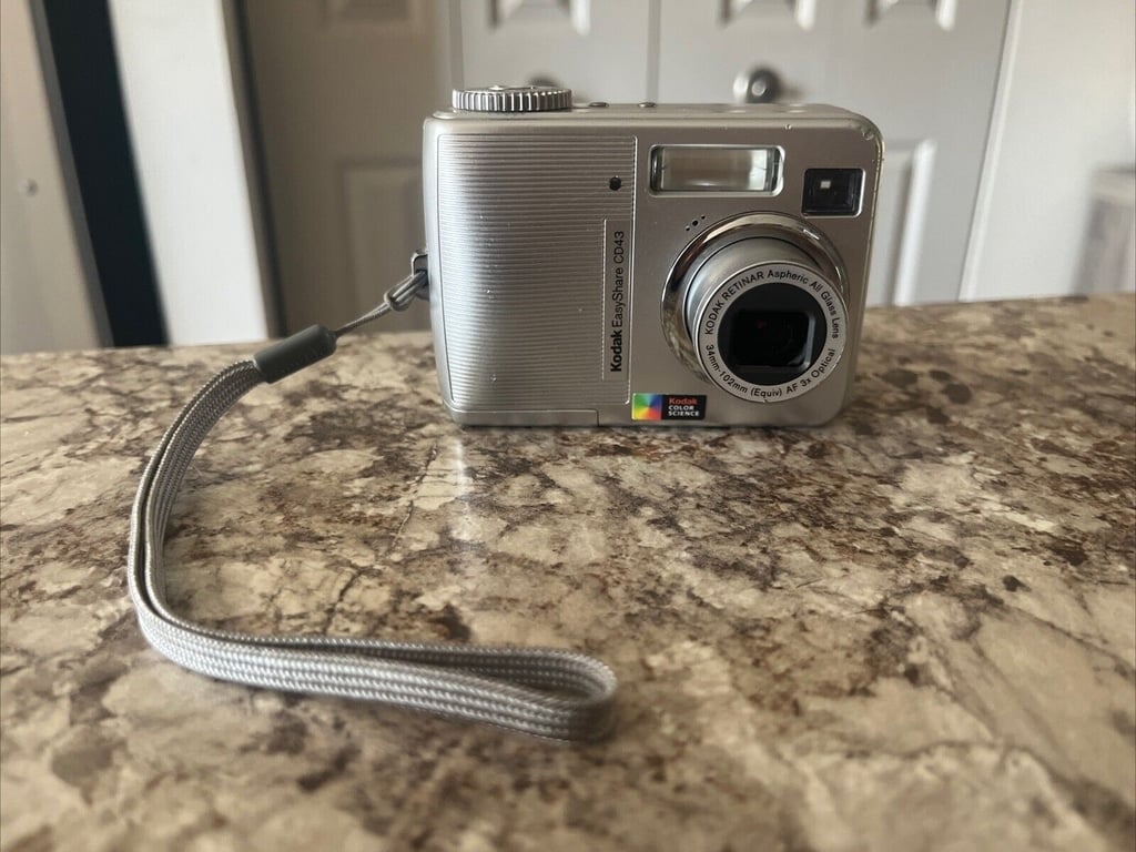 Kodak EasyShare CD43 Digital Camera Silver- Tested And Working