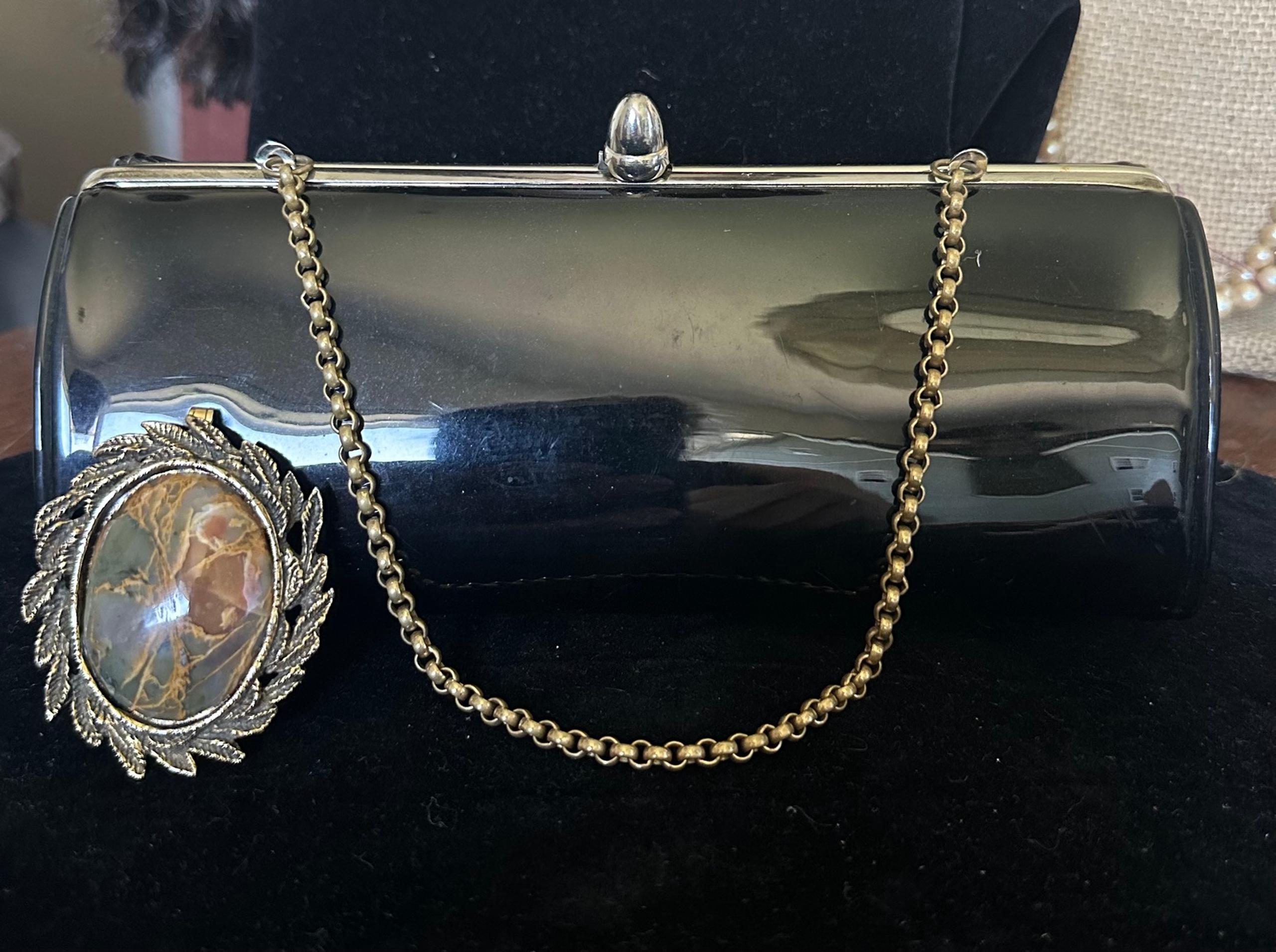 Cute vintage small purse and brooch/pendant