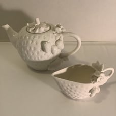 Grace’s Tea ware Porcelain Teapot & Creamer 1 qt Strawberry Teapot 1 C Creamer