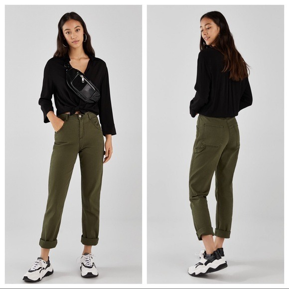 NWOT. Bershka Relaxed Fit Jeans Size M