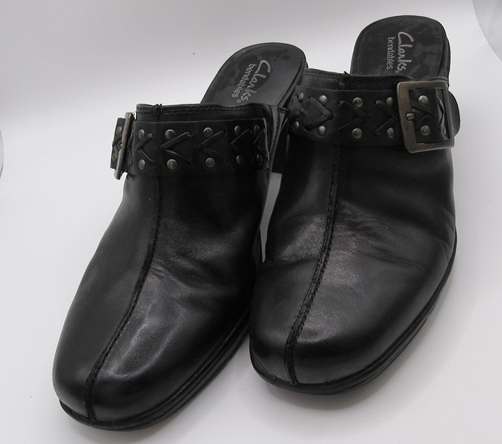 CLARKS BENDABLE MULES WOMEN'S SIZE 9W BLACK LEATHER