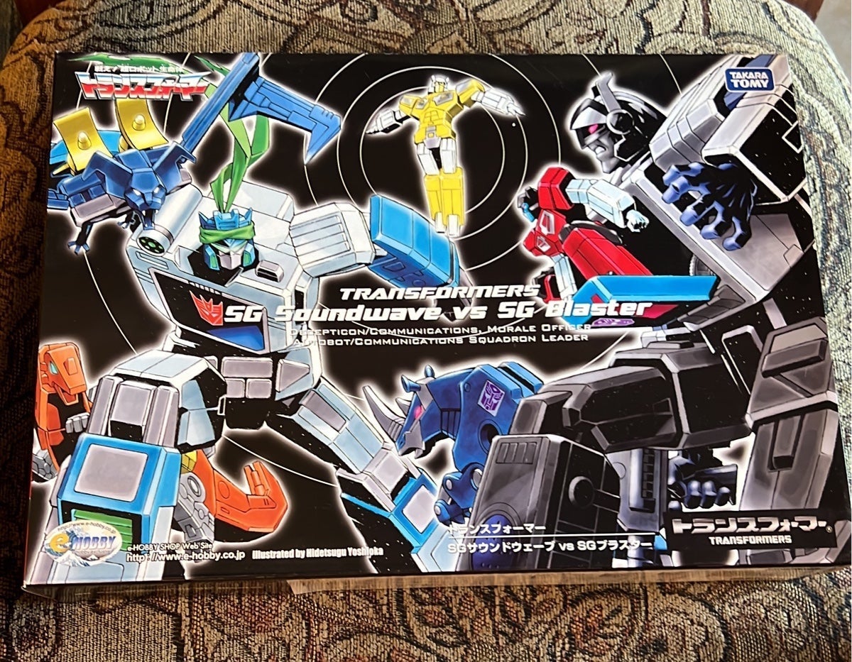 Transformers SG Soundwave vs SG Blaster