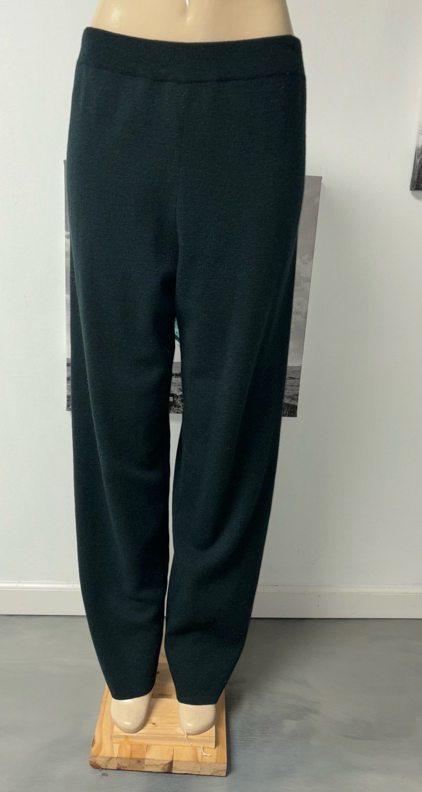 Eileen Fisher %100 wool pant Size large dark green color great condition