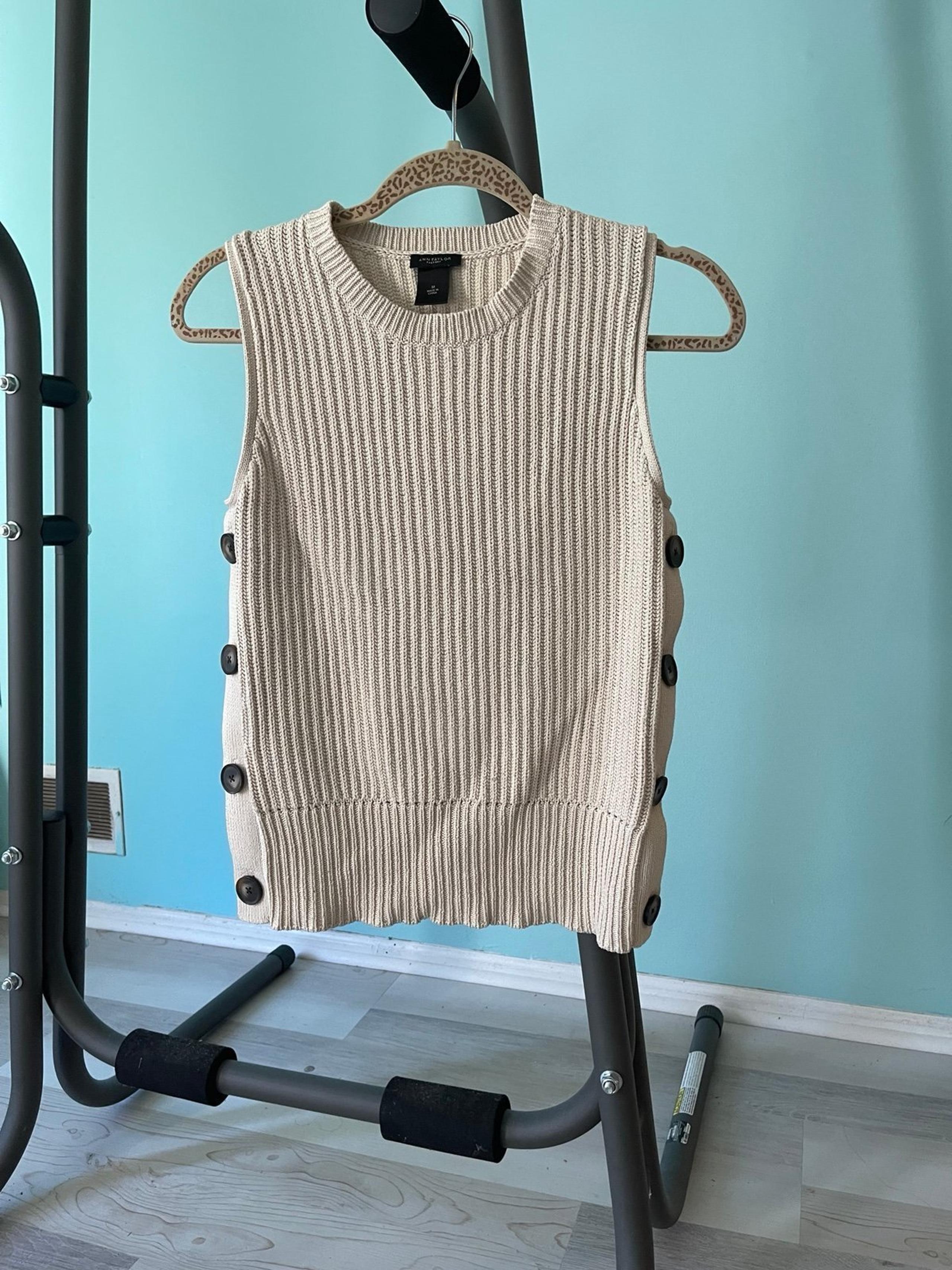 Ann Taylor factory vests for woman creamy white size M