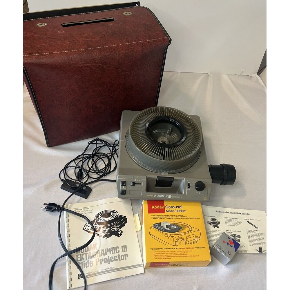 Kodak Ektagraphic III A Carousel Slide Projector TESTED WORKING Case Remote Lens