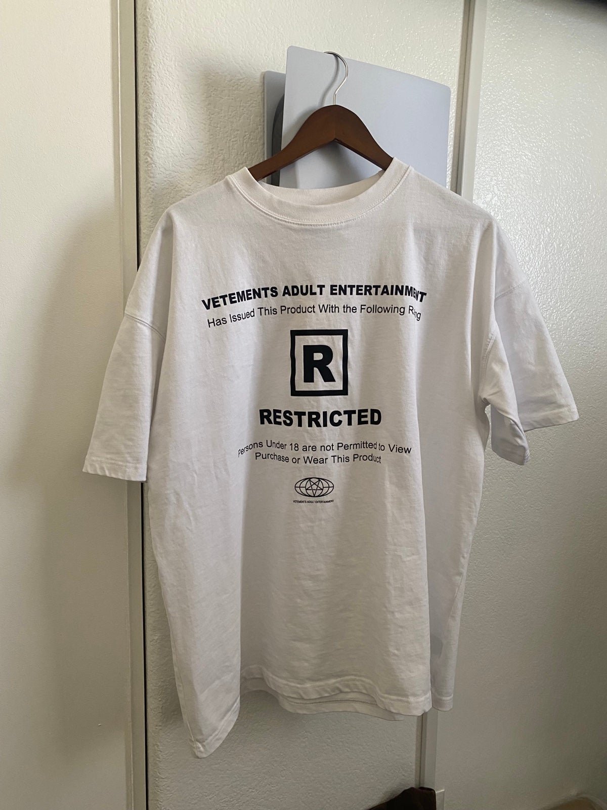 VETEMENTS T SHIRT