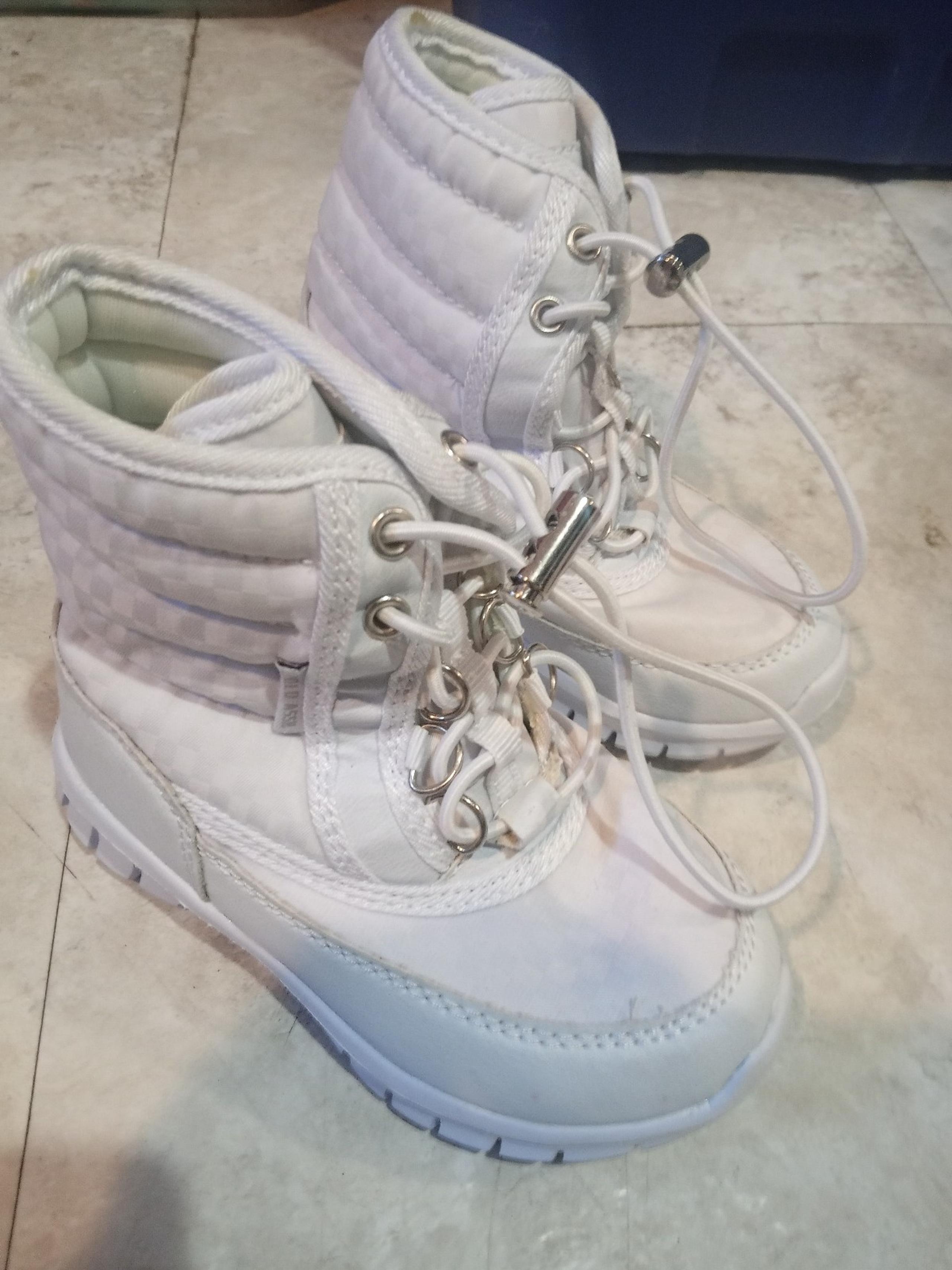 New us polo assn girls snow boots 8c