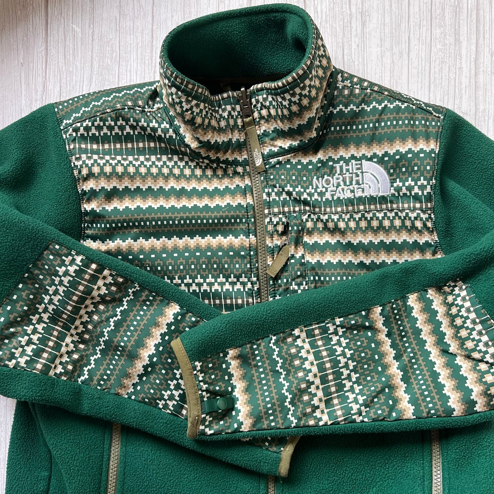 BOYS YOUTH North Face Fleece Denali Jacket Size L GREEN TRIBAL PATTERN