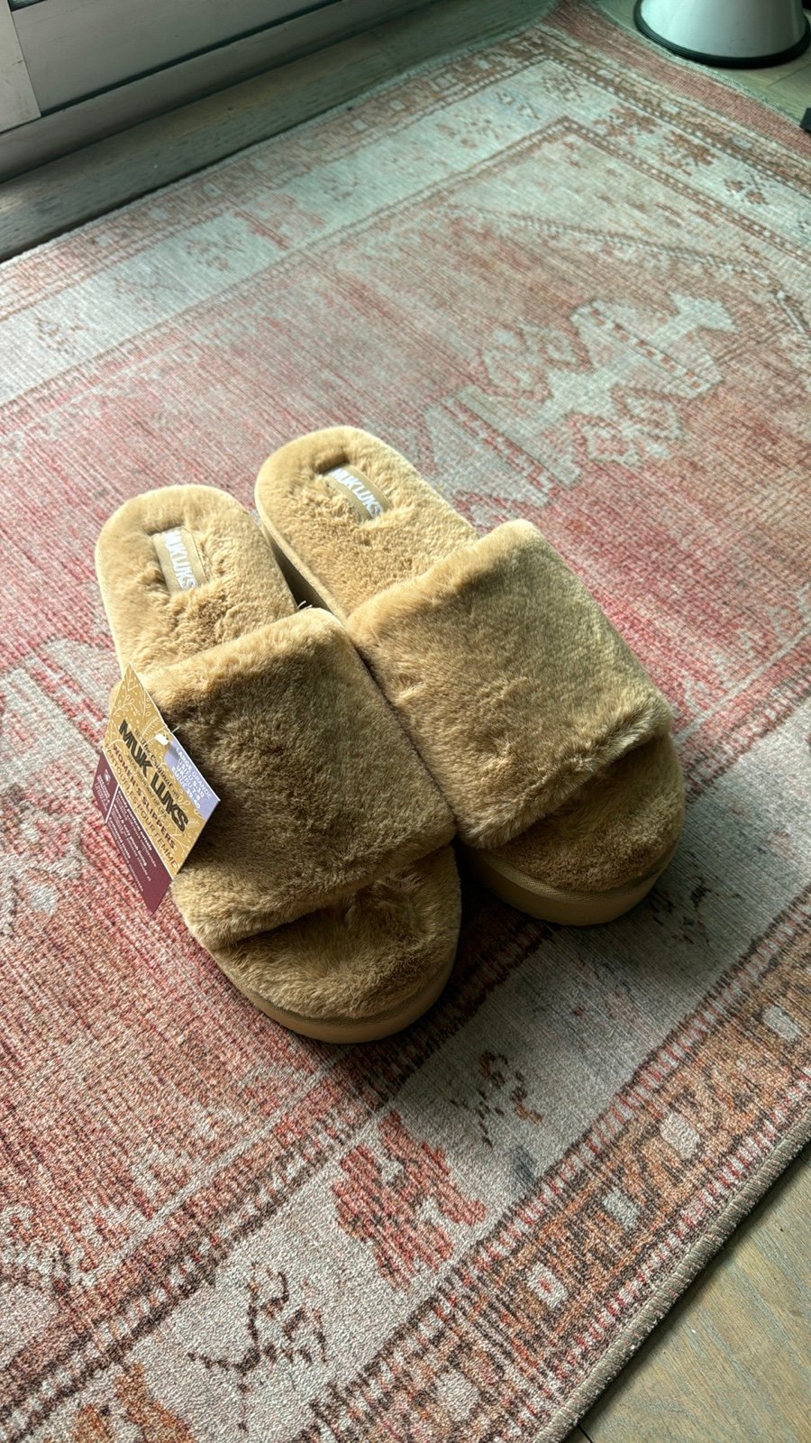 Women’s Muk Luks platform fur slippers NWT size 9-10