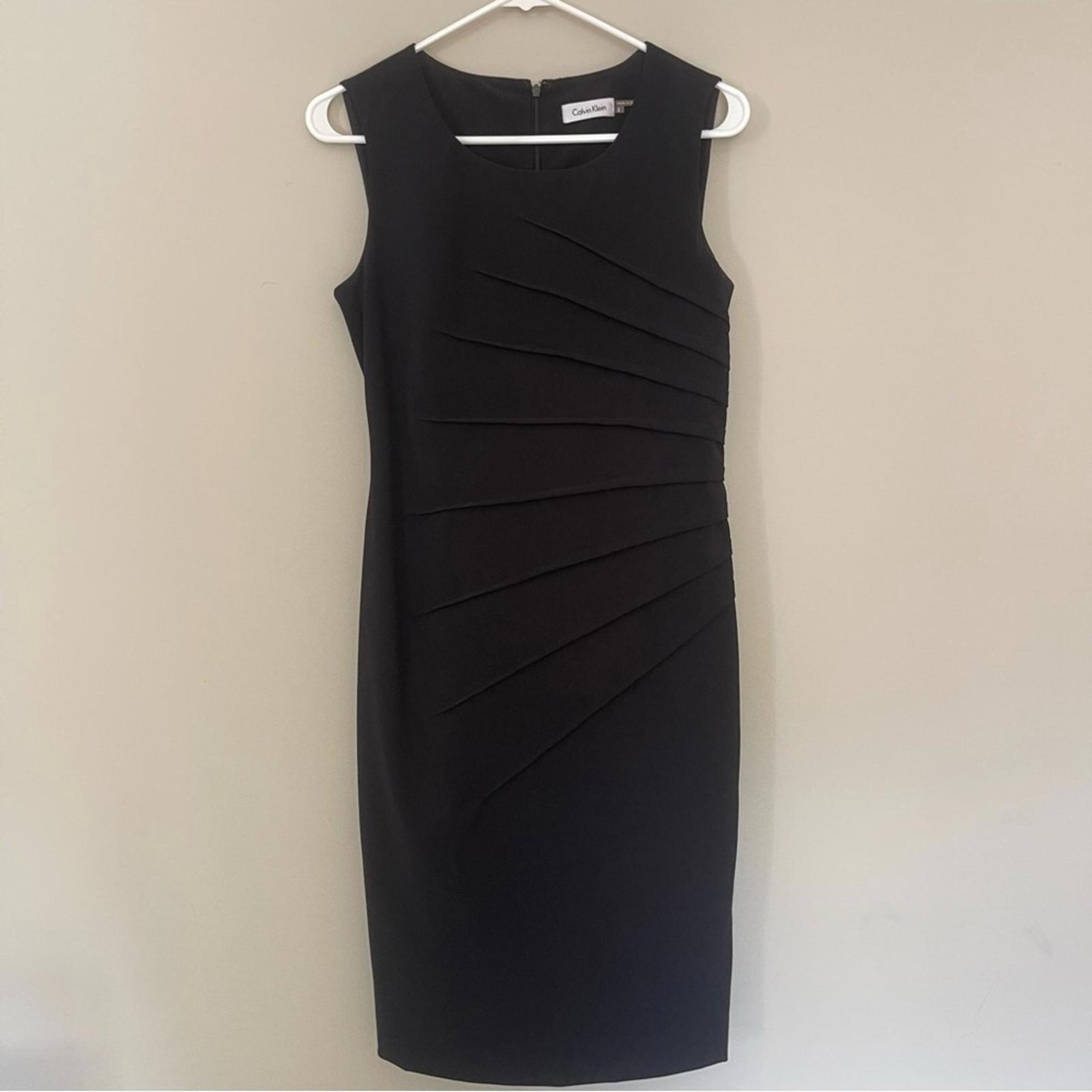 Calvin Klein Black Sleeveless Sheath Crew Neck Dress Womens size 2