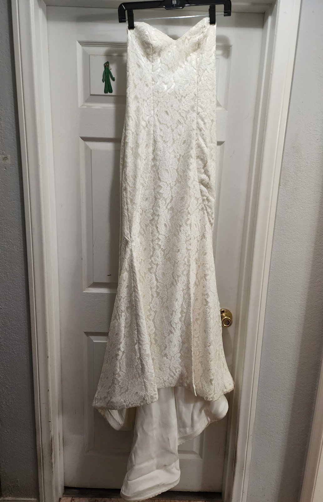 Blush by JLM Ivory Wedding Dress w/ Veil (size 6)