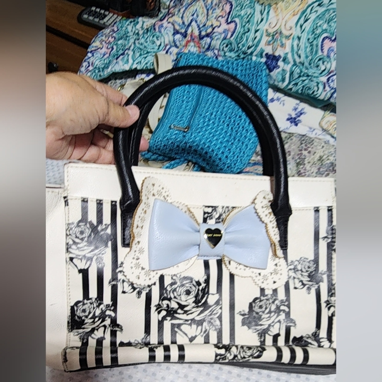 BETSEY JOHNSON EUC BOW SATCHEL BAG