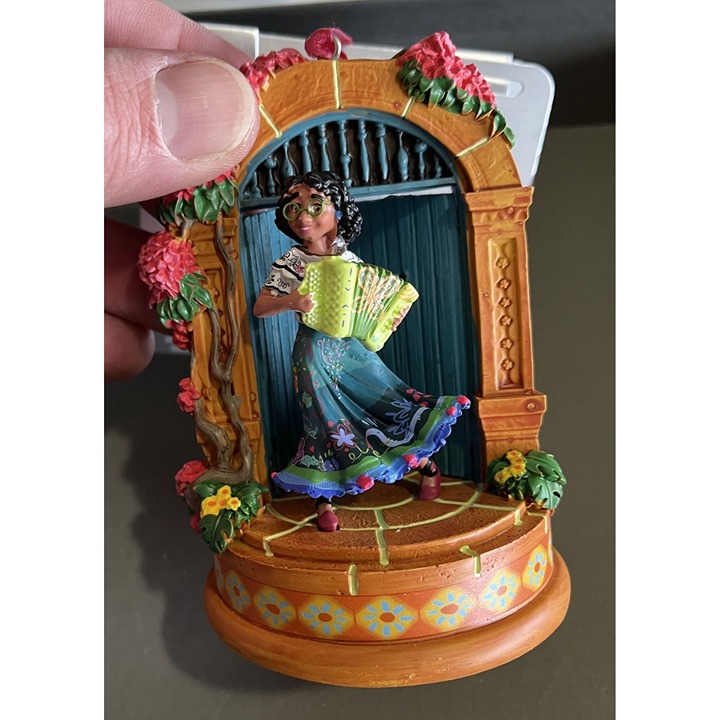 Disney: NWT Encanto Mirabel Sketchbook Singing Magic Ornament