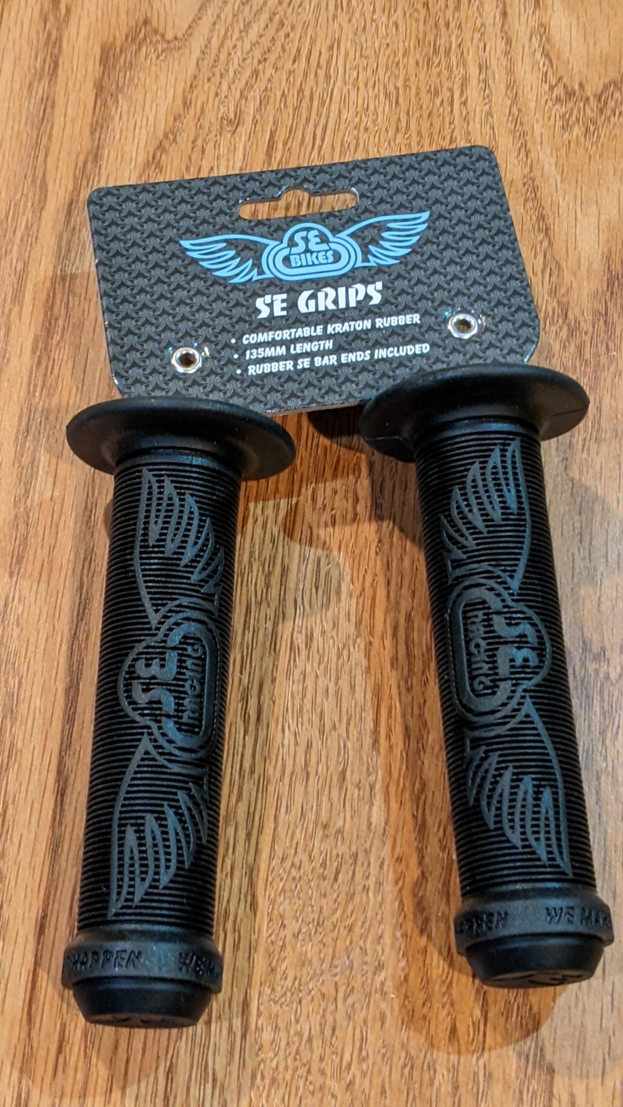 Black BMX grips SE BIKES winged with bar ends sealed