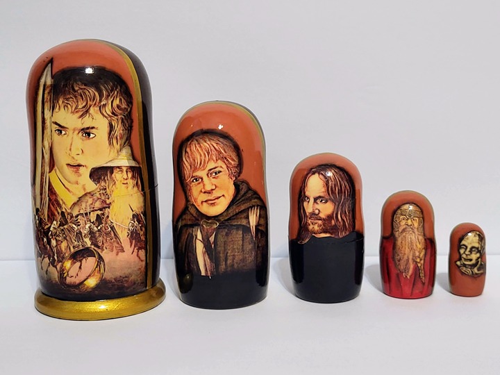 RARE Lord of the Rings LOTR 7 Nesting Cups Dolls 5 PC Stacking Toys COLLECTIBLE