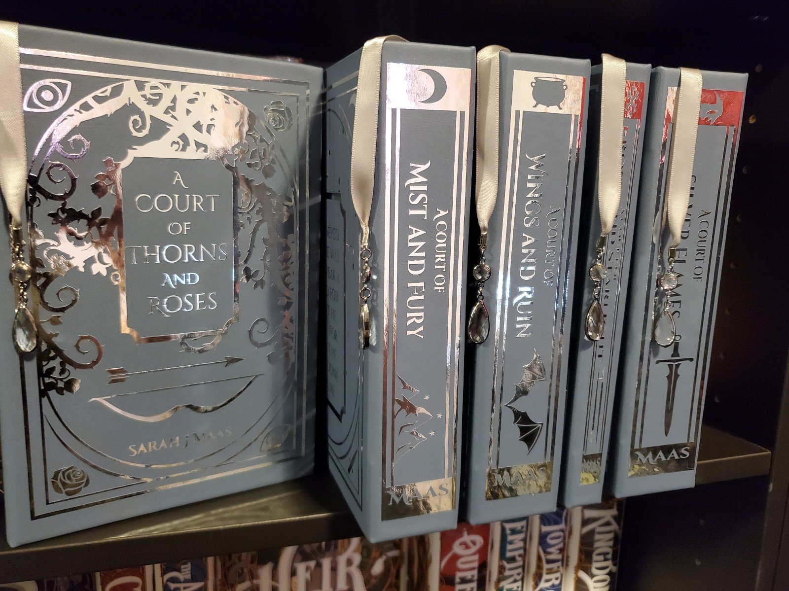 A Court Of Thorns and Roses