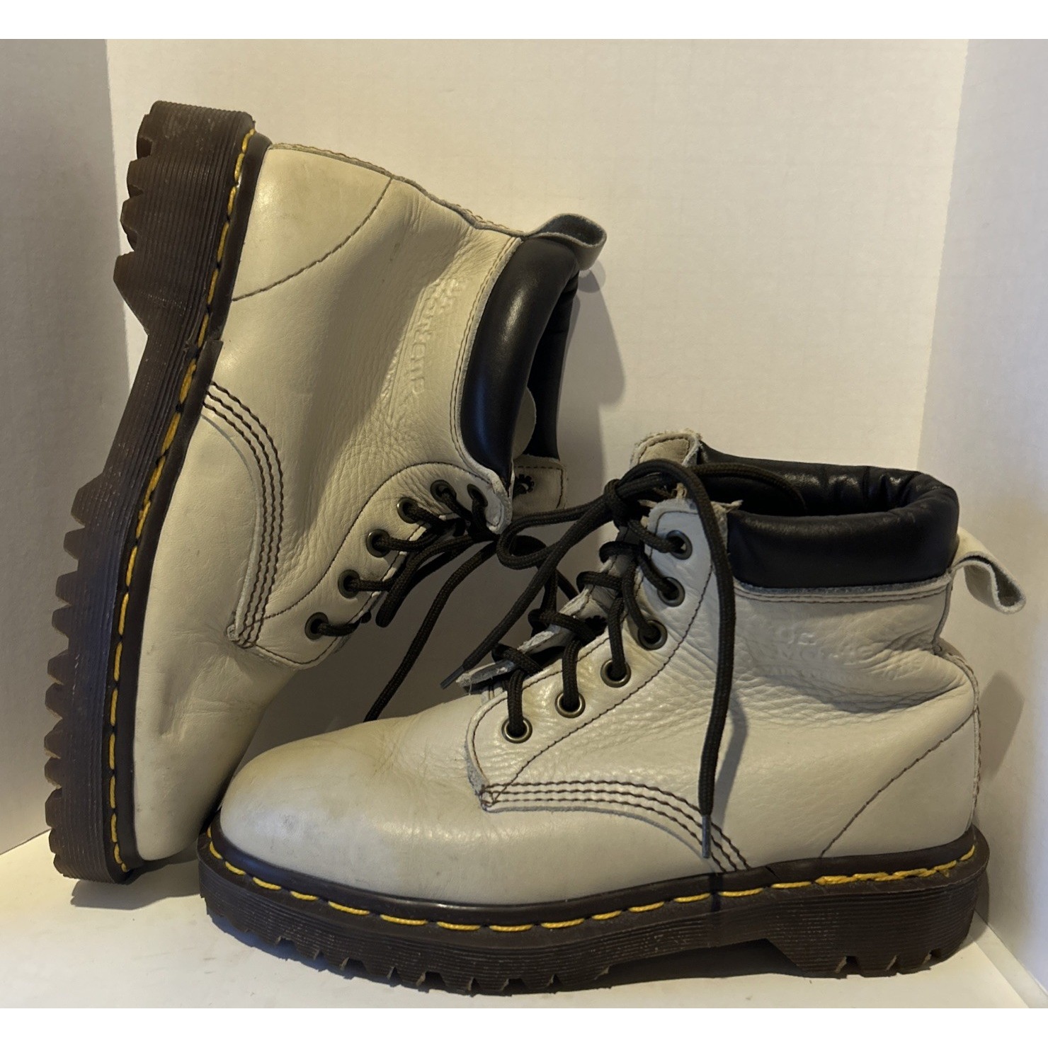 VINTAGE DR MARTENS ~CREAM BROWN LEATHER LACE UP BOOTS MADE ENGLAND Women's US 6