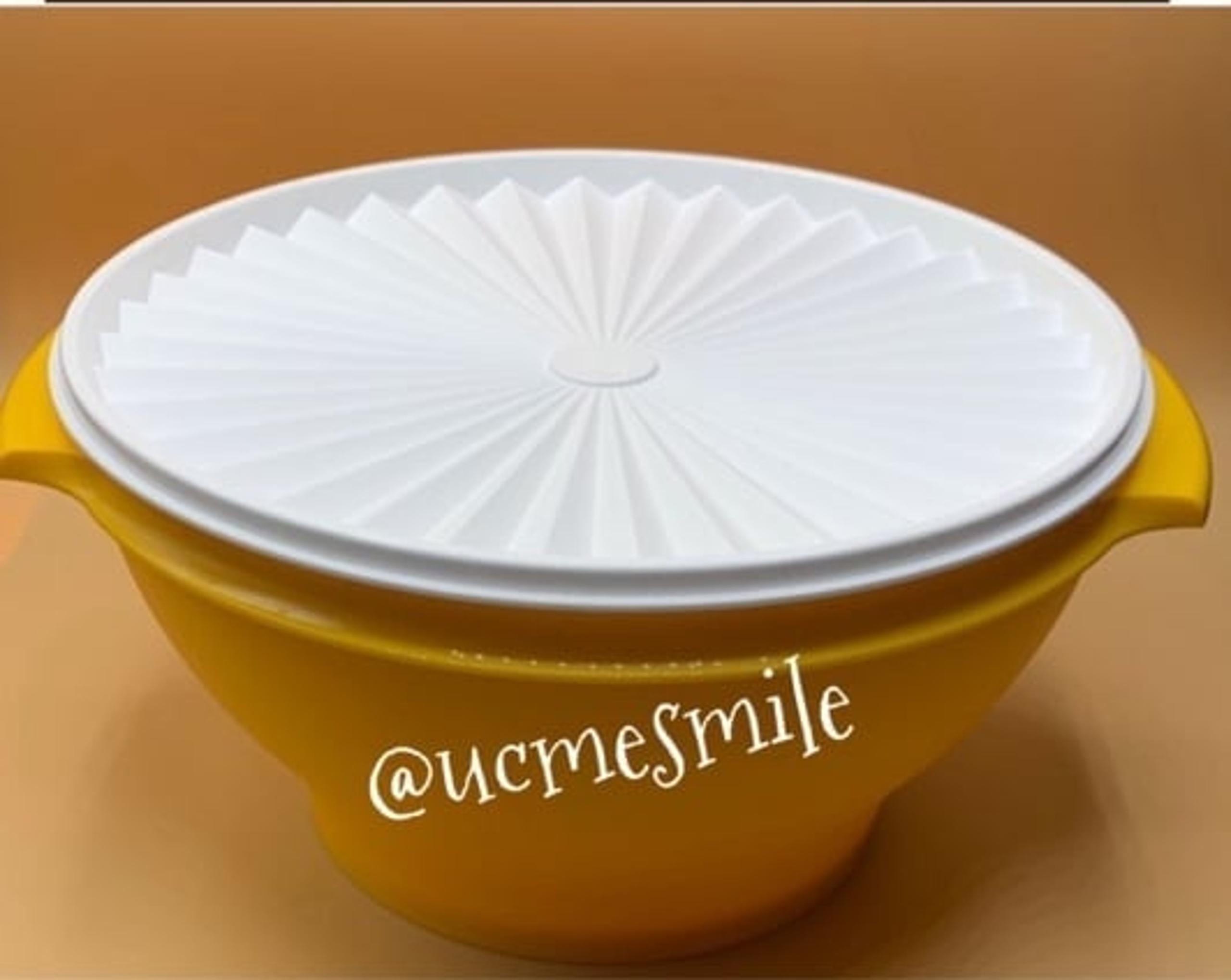Tupperware Jumbo Yellow Servalier Salad Bowl