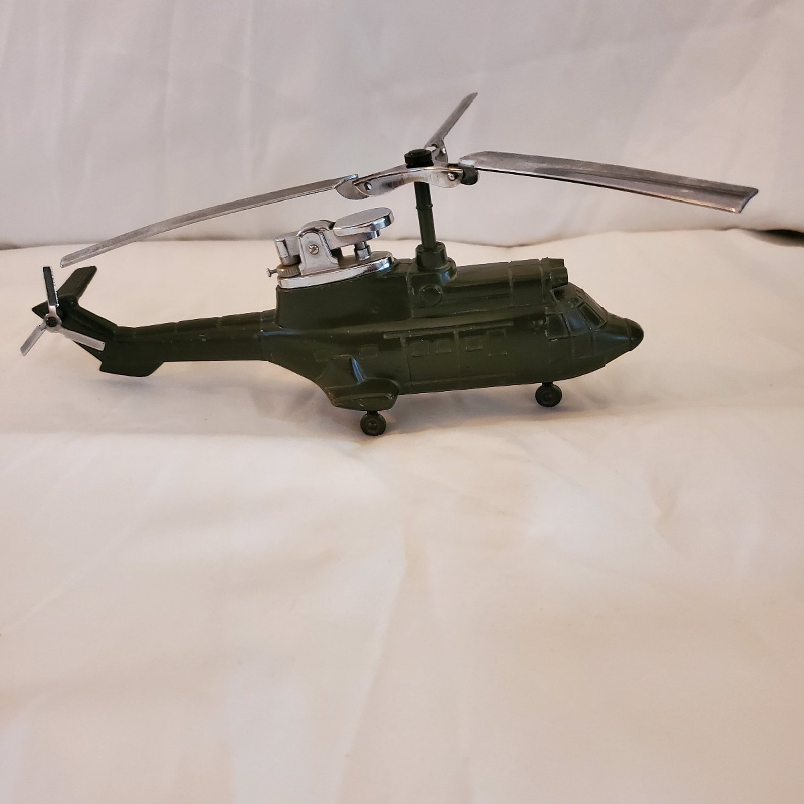Aerospatiale AS332 Super Puma Helicopter Die Cast Metal Lighter