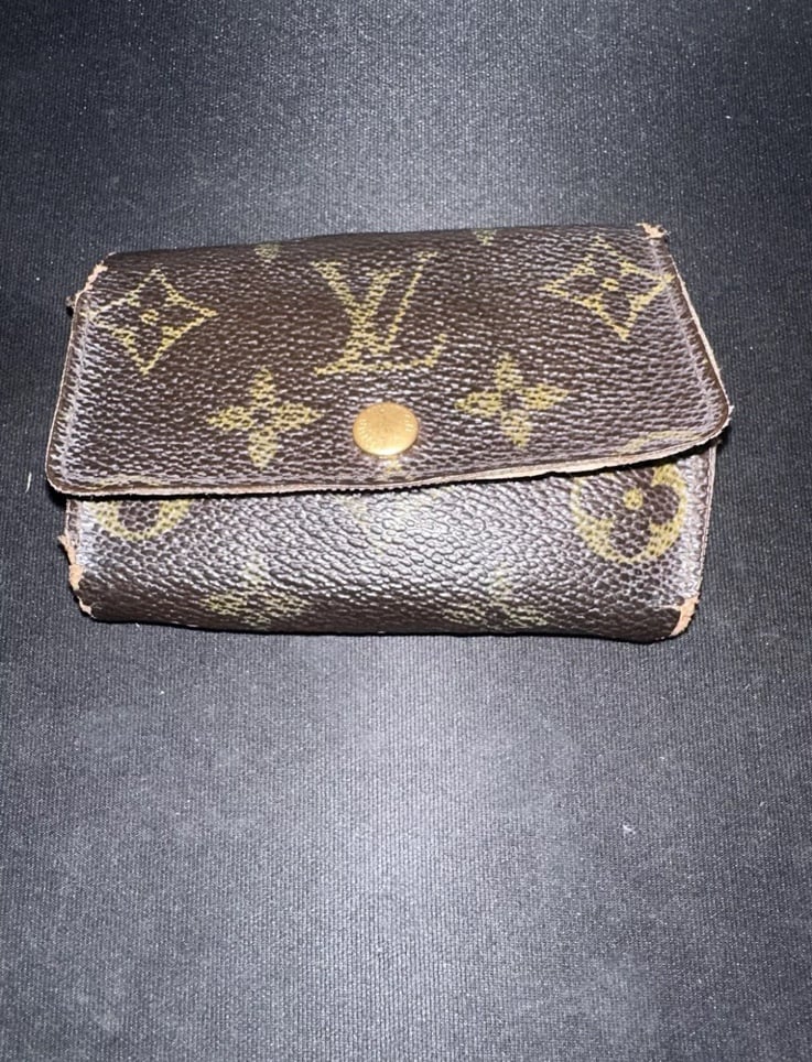 Authentic Louis Vuitton Monogram 6 Keyholder