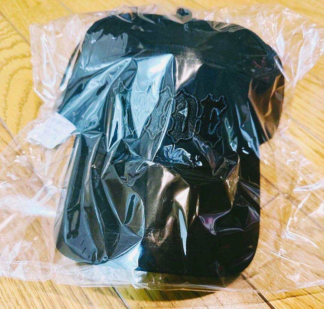 HYDE ネーム入り キャップ 25_cap_black_front_600x600_cro