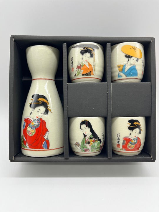4 Piece Sake Cup & Decanter Set Made in Japan, Geisha Figure