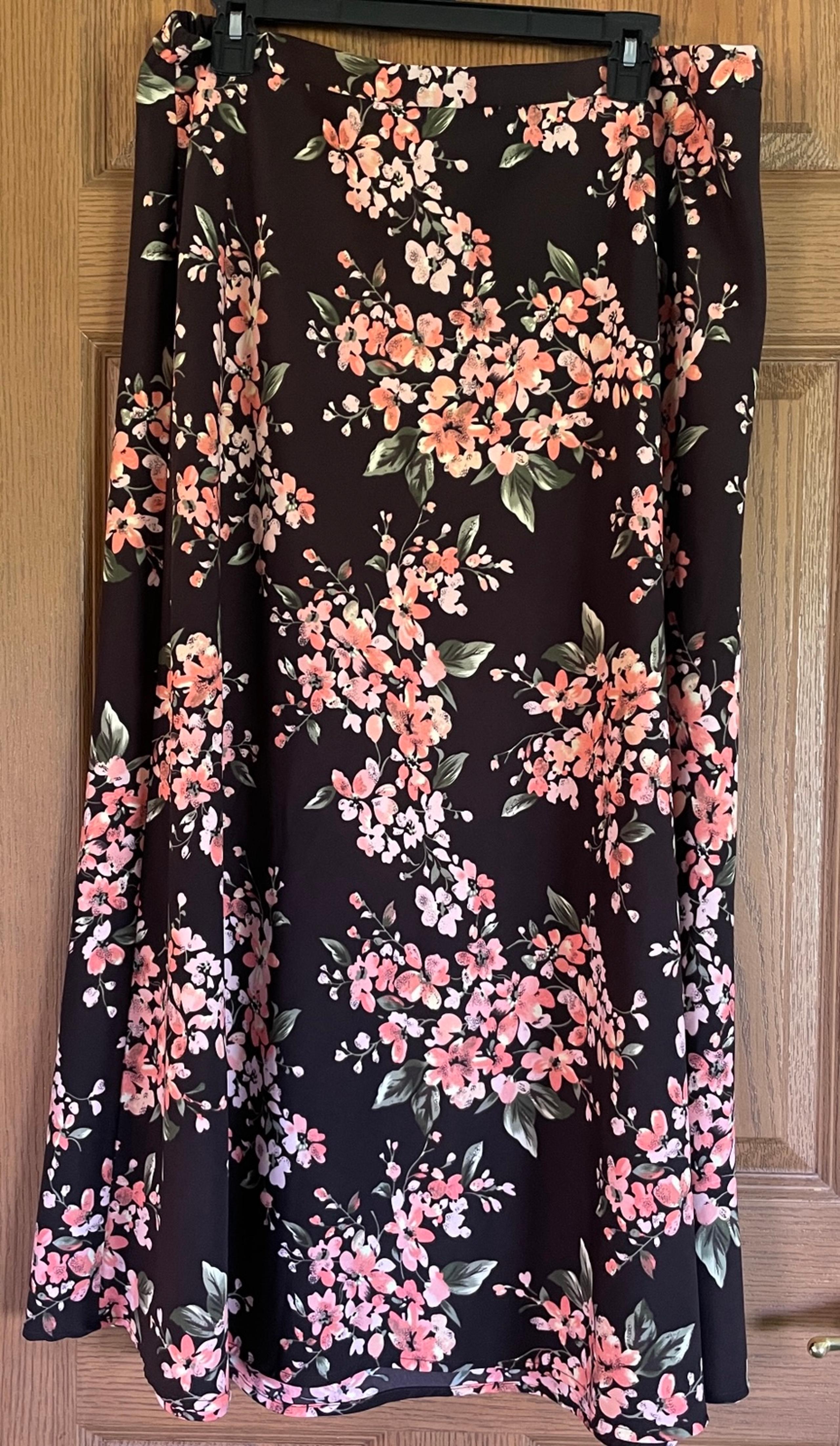 Dressbarn Floral Maxi Skirt Size 18W Length 36” Waist 19-21”
