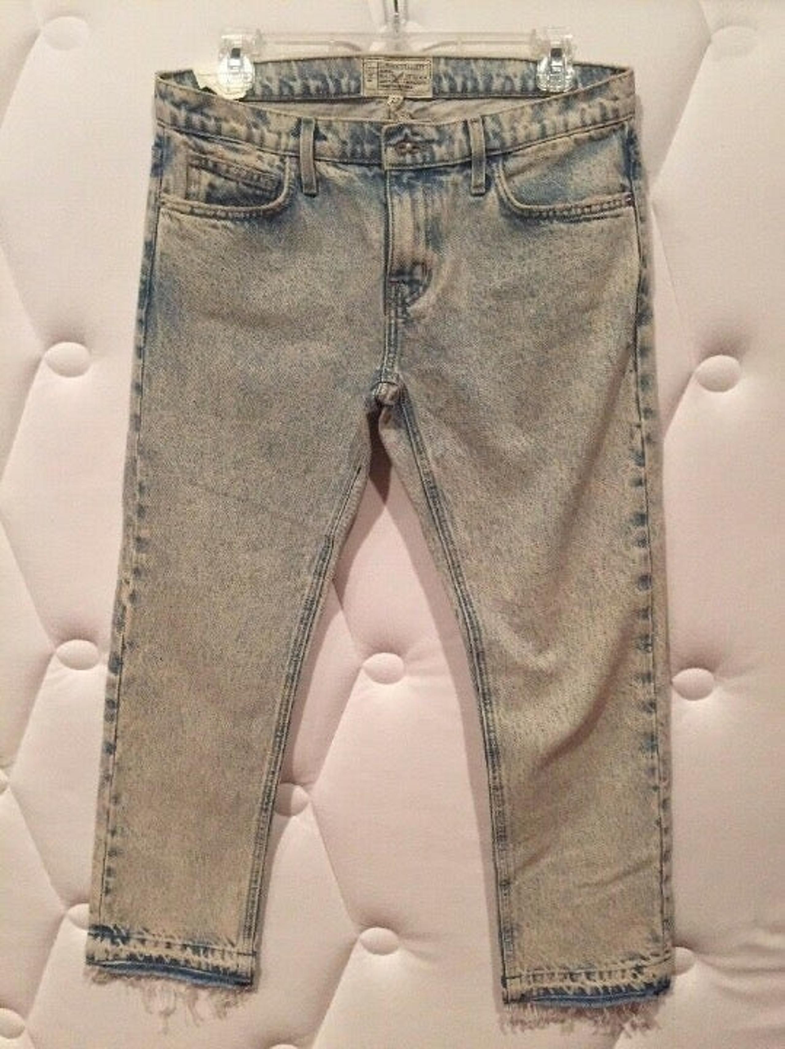Women Jeans Cropped Straight Size 27 NWT