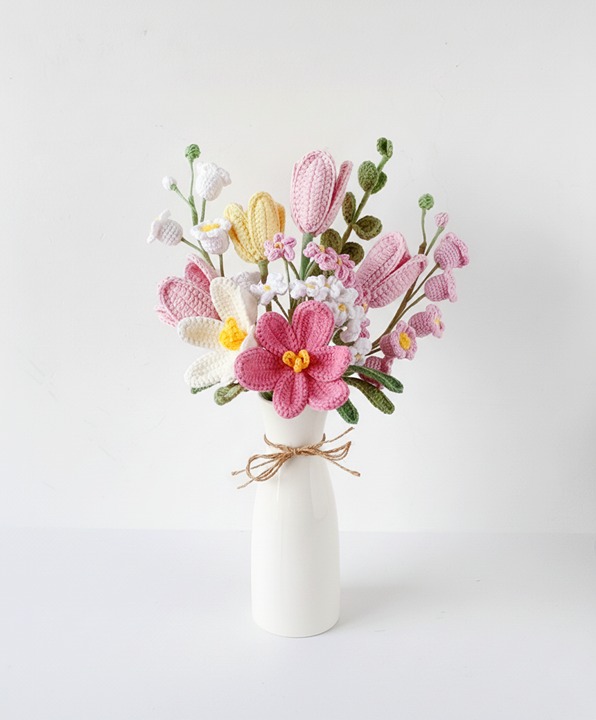 11 stems crochet flowers bouquet in pink, artificial flowers, no vase.