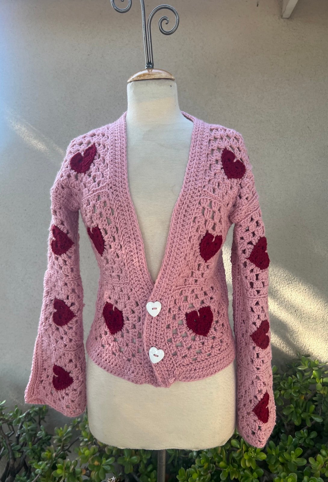 Boho crochet short cardigan sweater pink red hearts theme Sz S/M.
